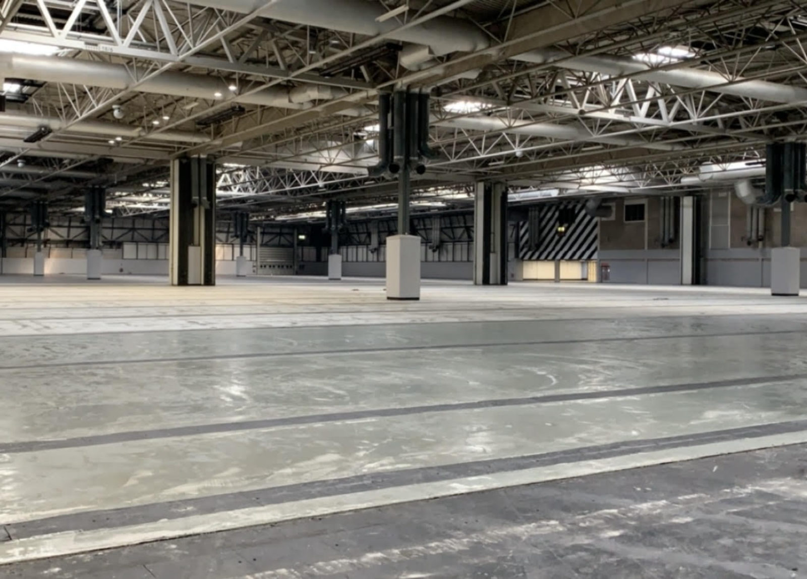A Q-Line resin floor inside an NEC Birmingham exhibition hall